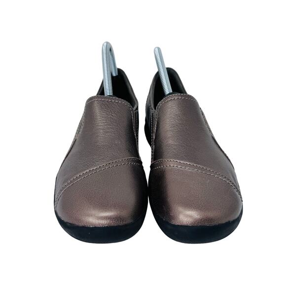 Clarks Walking Shoes Loafers Round Toe Slip On Motion Bronze Womens Size 7.5M - Picture 3 of 8